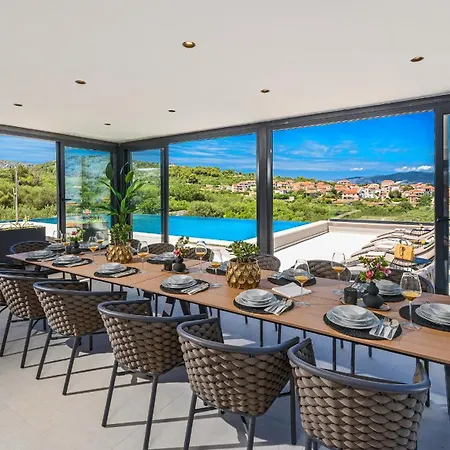 Noir Olivum With Pool Villa