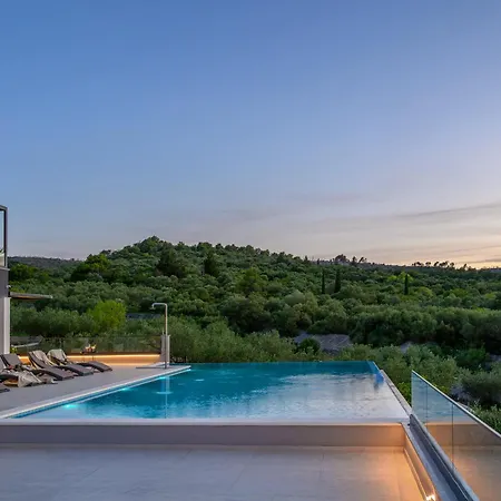 Noir Olivum With Pool * Слатине