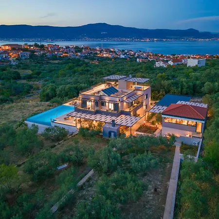 Noir Olivum With Pool Villa *