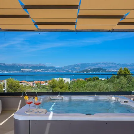 Noir Olivum With Pool Villa *