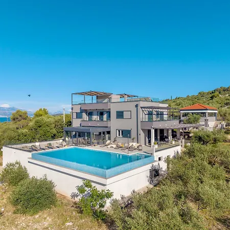 Villa Noir Olivum With Pool *