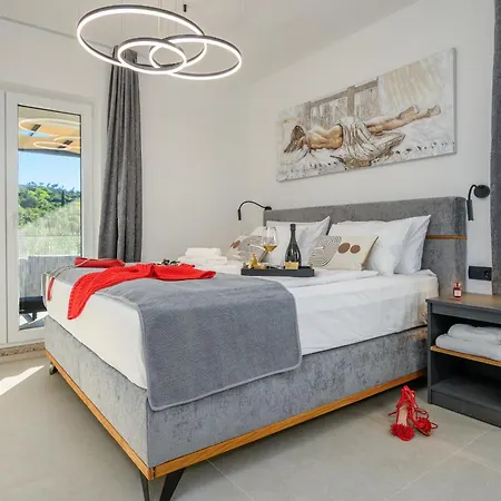 Villa Noir Olivum With Pool *