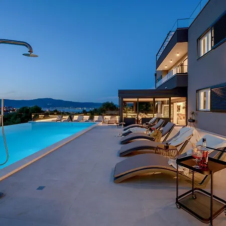 Vila Noir Olivum With Pool *