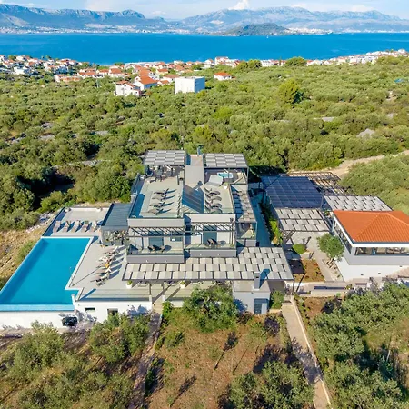Noir Olivum With Pool Villa Slatine