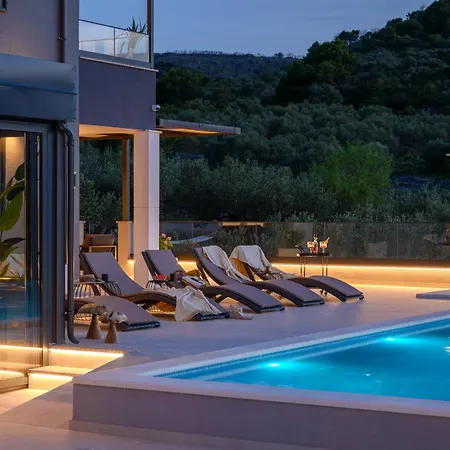 Noir Olivum With Pool * Slatine