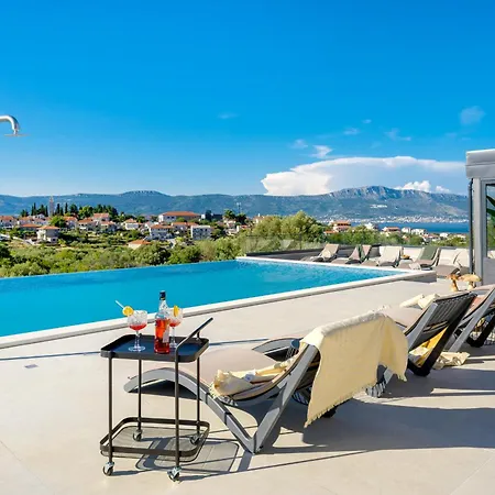 Noir Olivum With Pool * Slatine