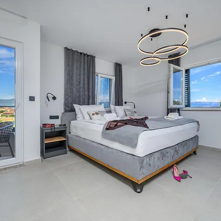 Noir Olivum With Pool Villa Slatine