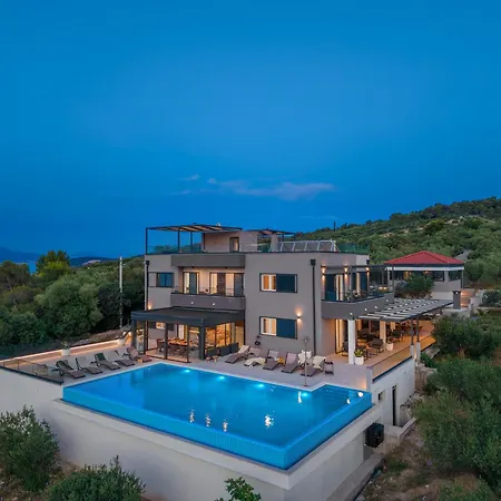 Villa Noir Olivum With Pool *