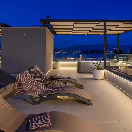 Noir Olivum With Pool