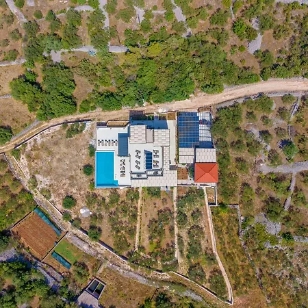 Villa Noir Olivum With Pool Slatine