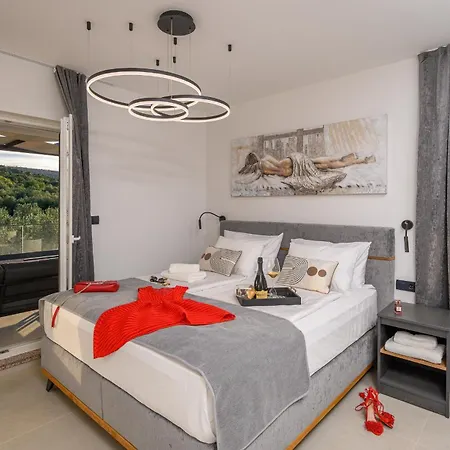 Villa Noir Olivum With Pool *